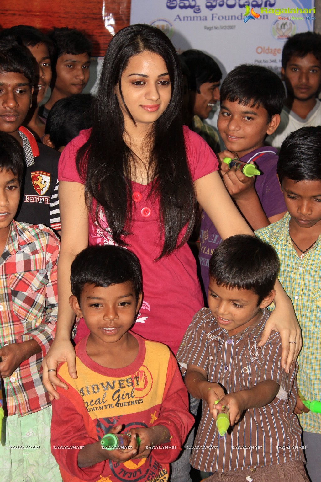 Reshma Rathod celebrates Holi with Orphan Kids at Amma Foundation