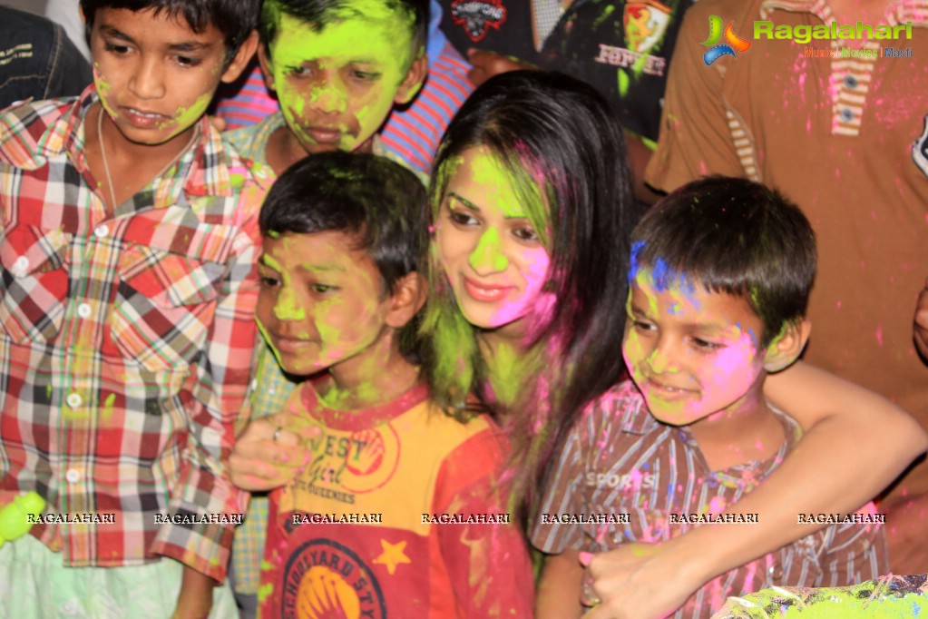 Reshma Rathod celebrates Holi with Orphan Kids at Amma Foundation