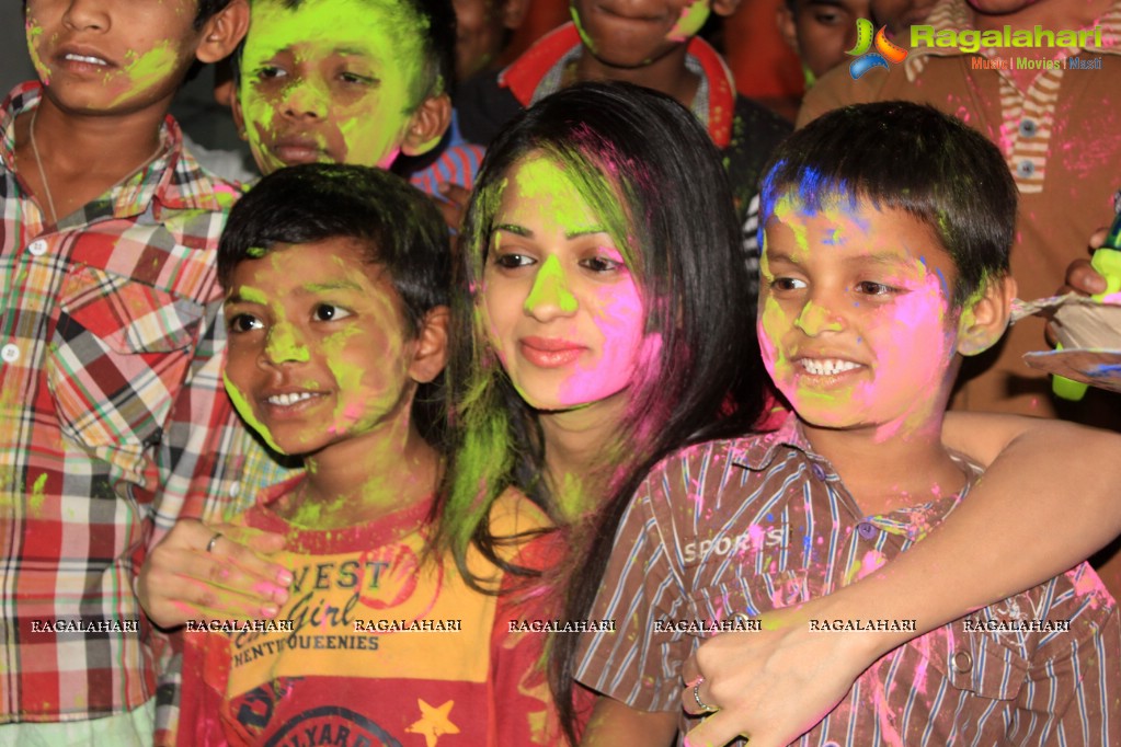 Reshma Rathod celebrates Holi with Orphan Kids at Amma Foundation