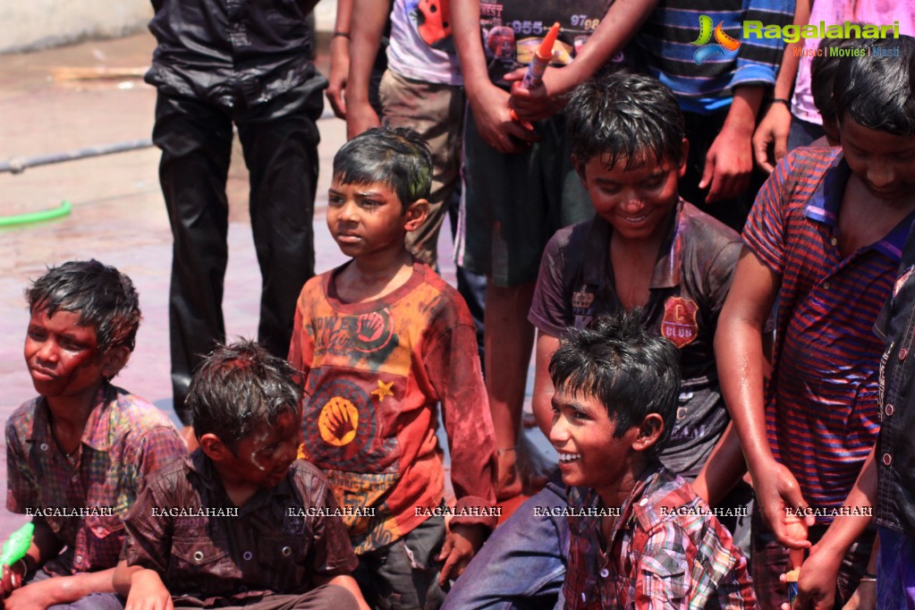 Reshma Rathod celebrates Holi with Orphan Kids at Amma Foundation