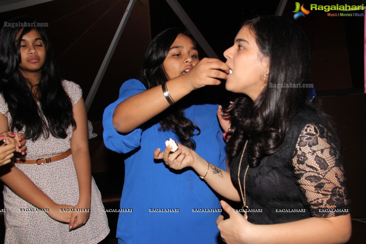 Shikhaa Birthday Party 2014 at Carbon