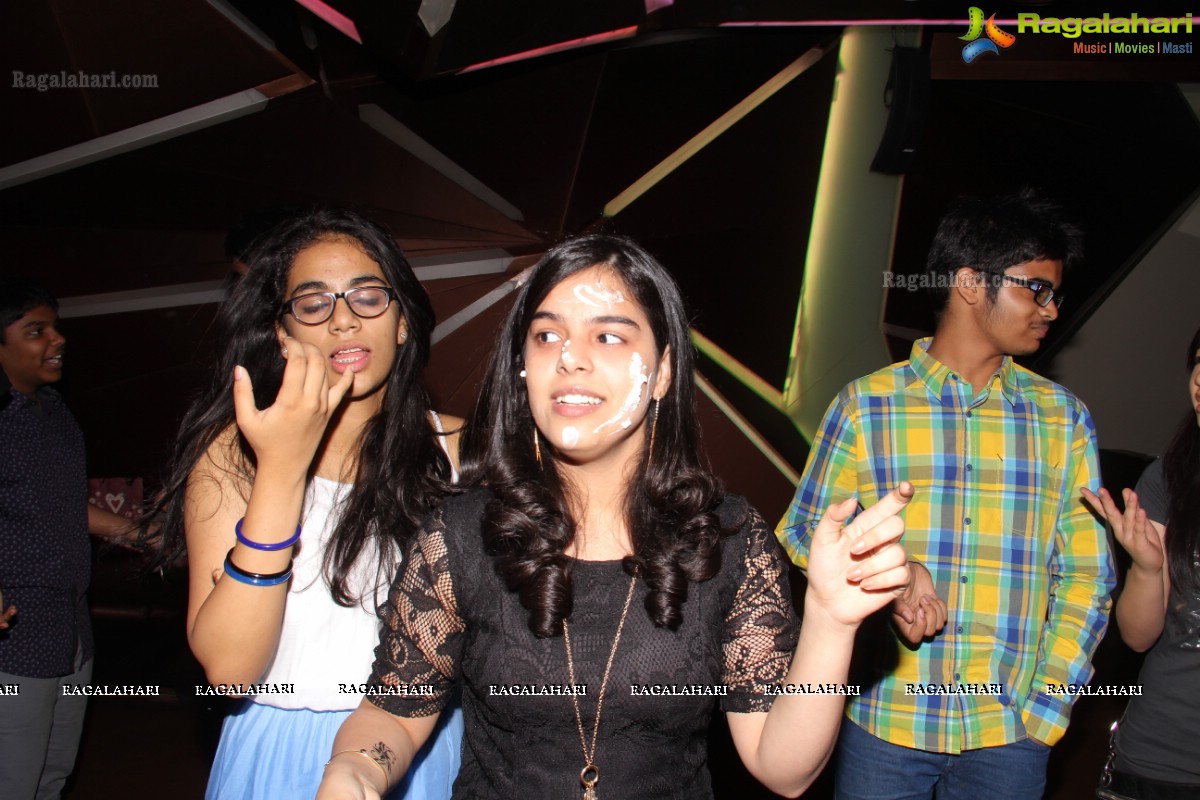 Shikhaa Birthday Party 2014 at Carbon