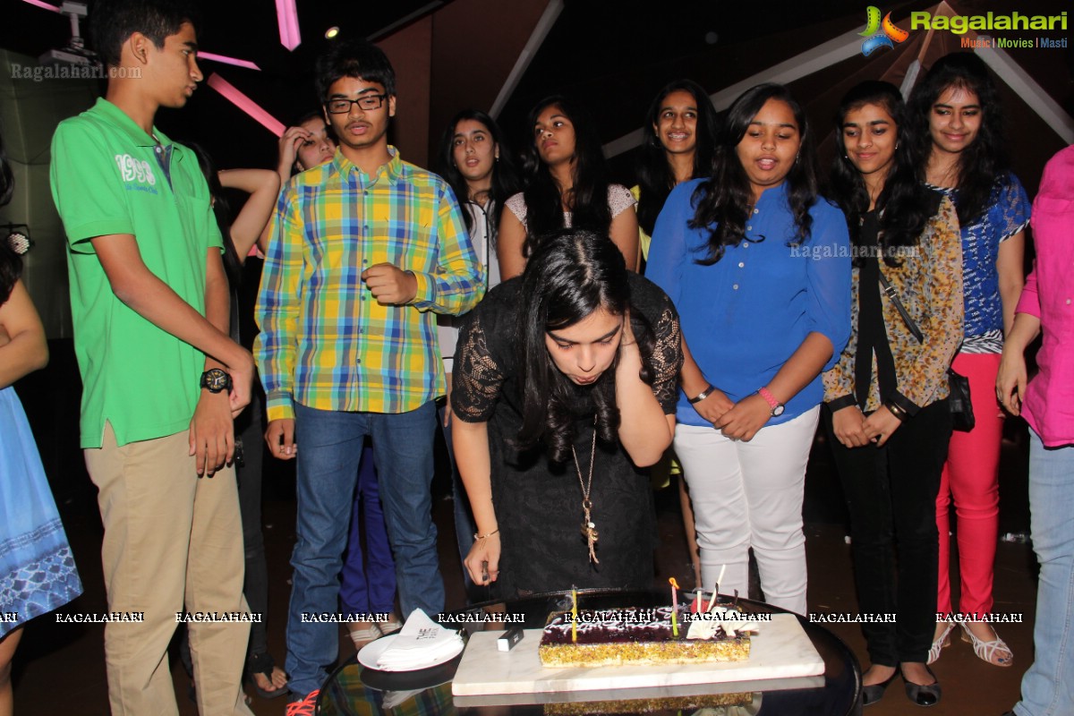 Shikhaa Birthday Party 2014 at Carbon