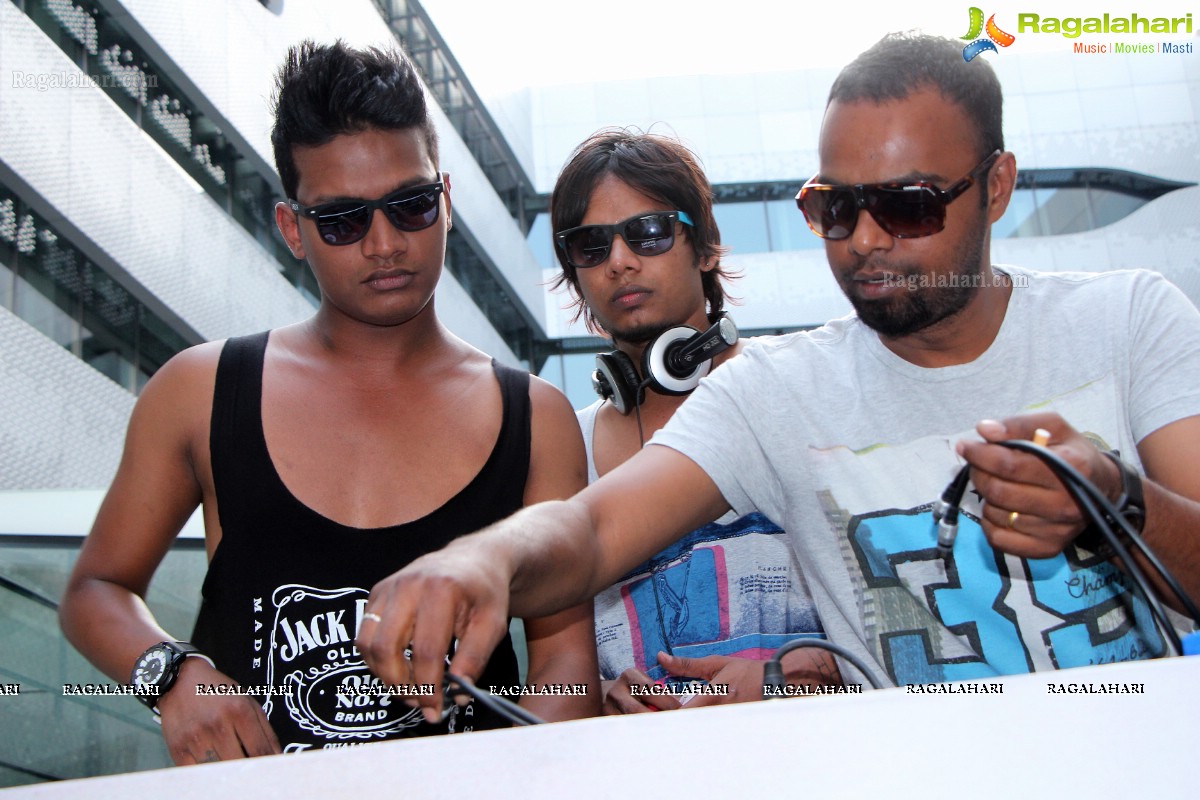 Sundown Pool Party at Aqua 3D Pool, Hyderabad (March 25, 2014)