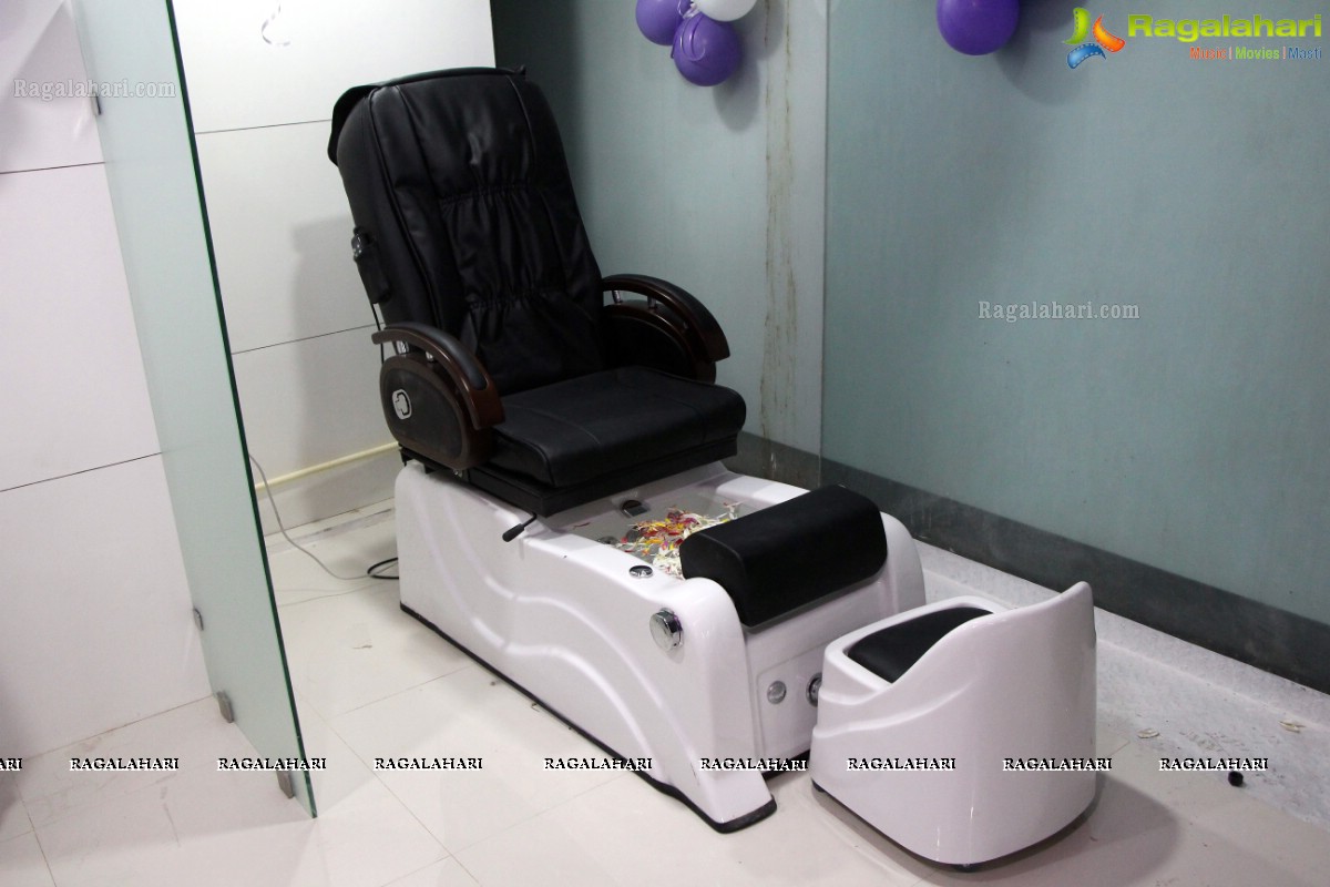 Shraddha Das launches Nautrals Salon & Spa at Banjara Hills, Hyderabad