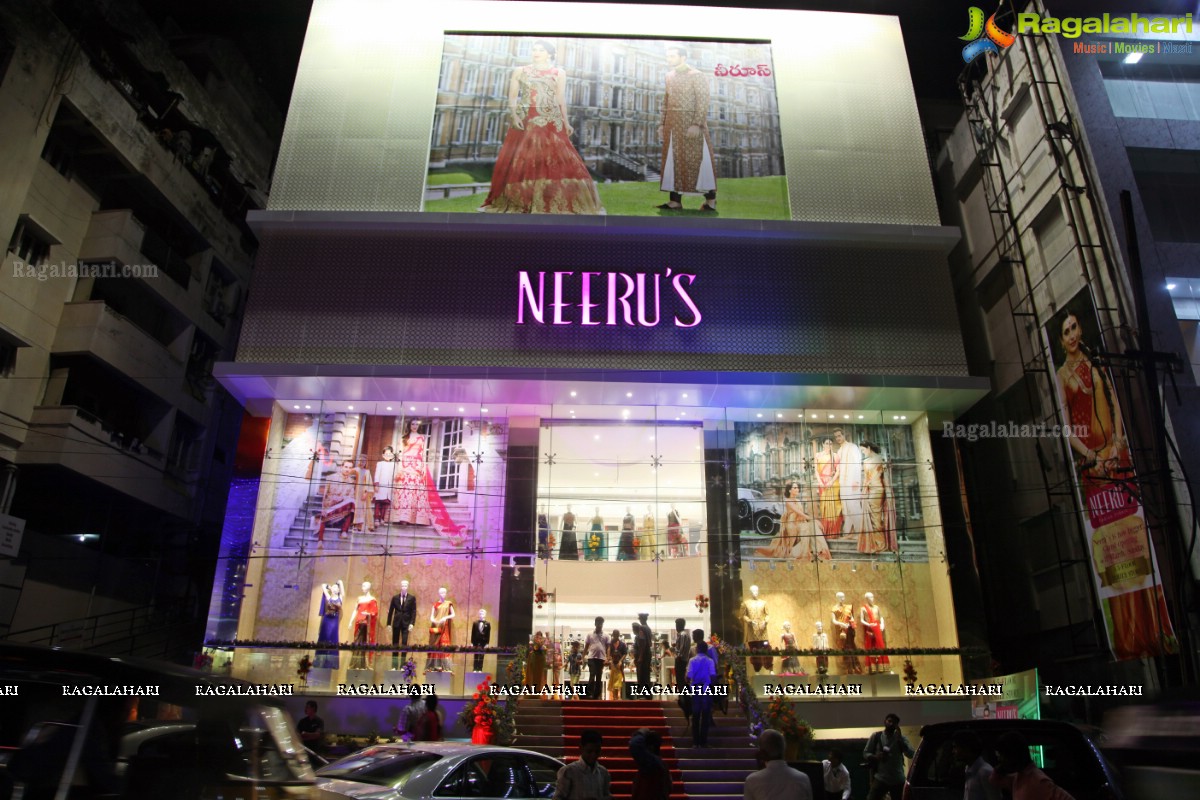 Sanjjanaa launches Neeru's - A 5 Floor Family Store in Vizag