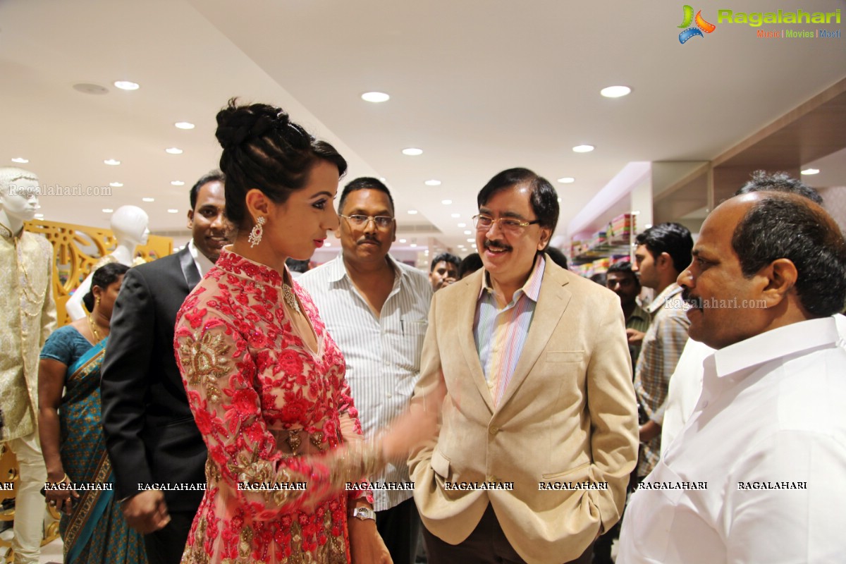 Sanjjanaa launches Neeru's - A 5 Floor Family Store in Vizag