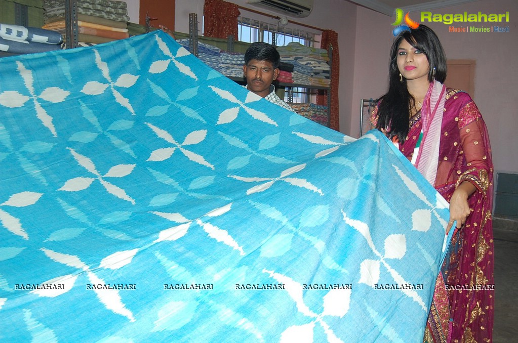 Miss Vizag Shobana Shona Inaugrates Pochampally IKAT Art Mela at Lions Club Visakhapatnam