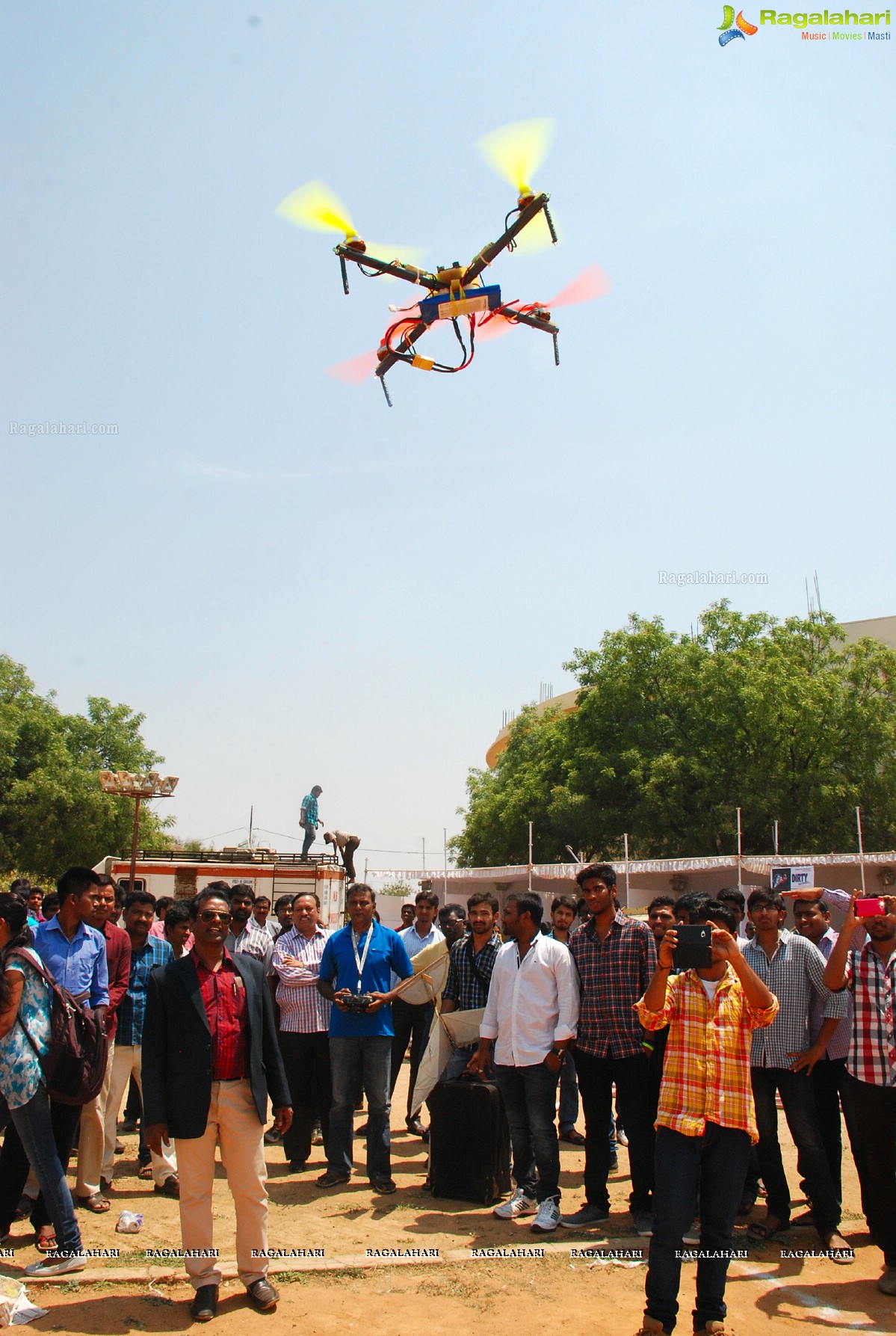 St. Peters Engineering Students Create flying Robo Bird 'Ornithopter'