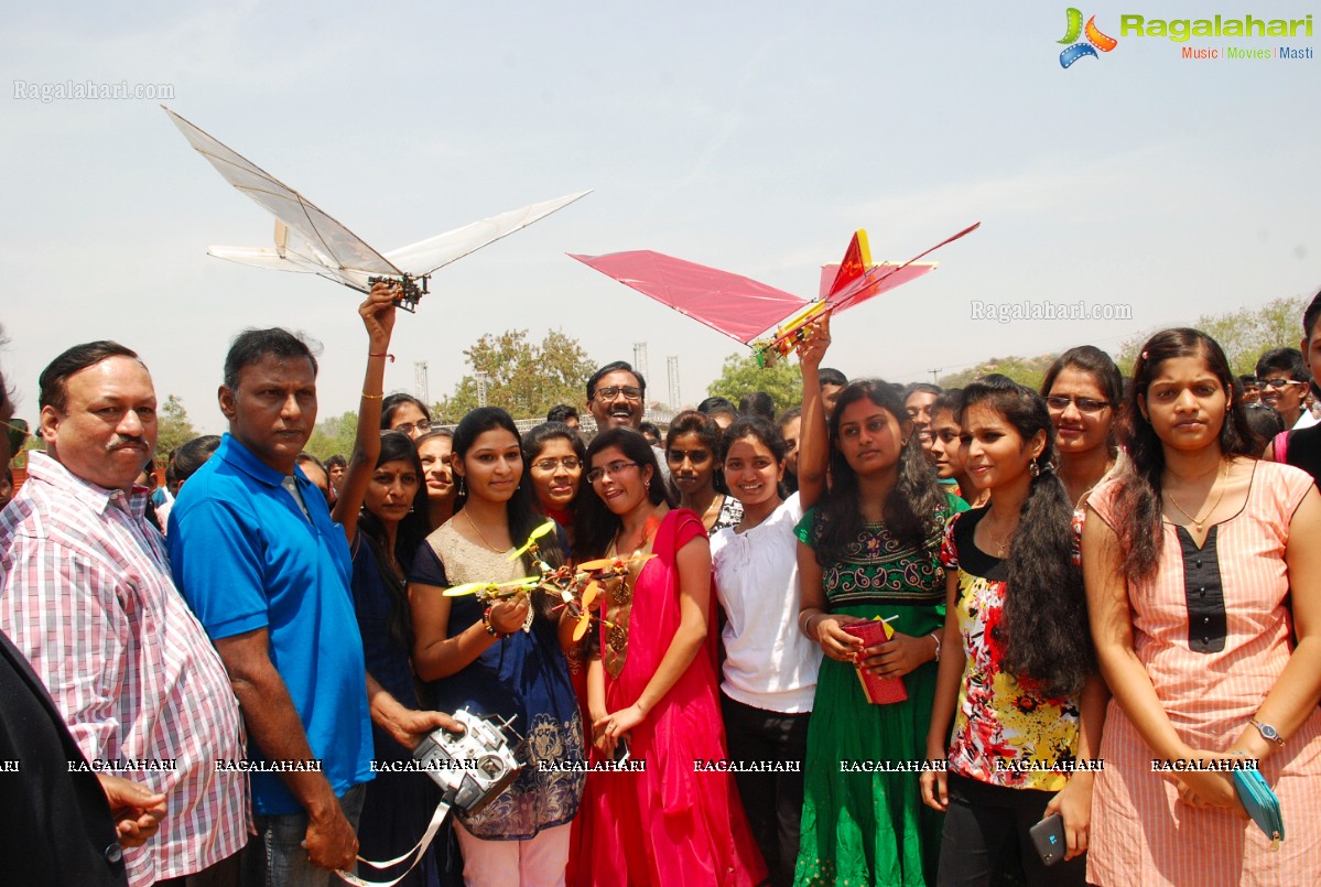 St. Peters Engineering Students Create flying Robo Bird 'Ornithopter'