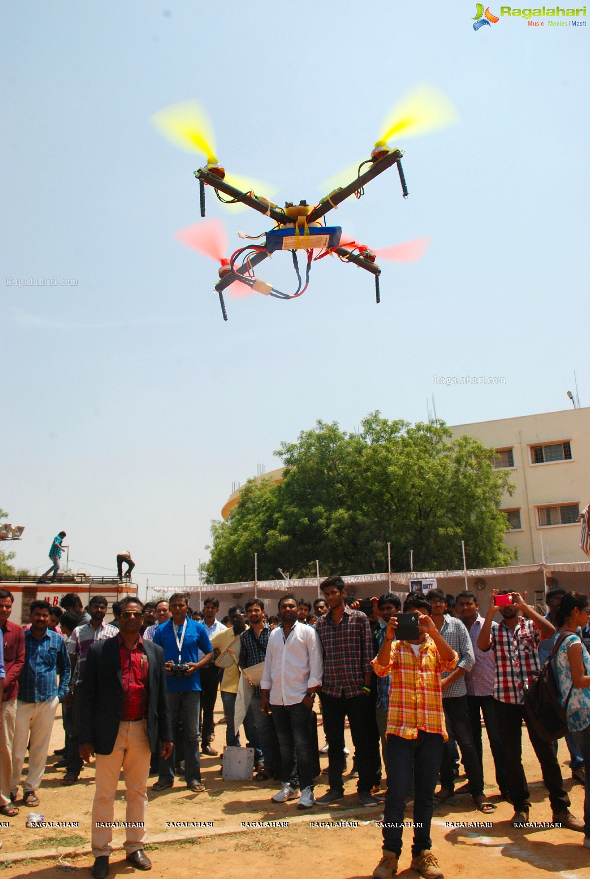 St. Peters Engineering Students Create flying Robo Bird 'Ornithopter'