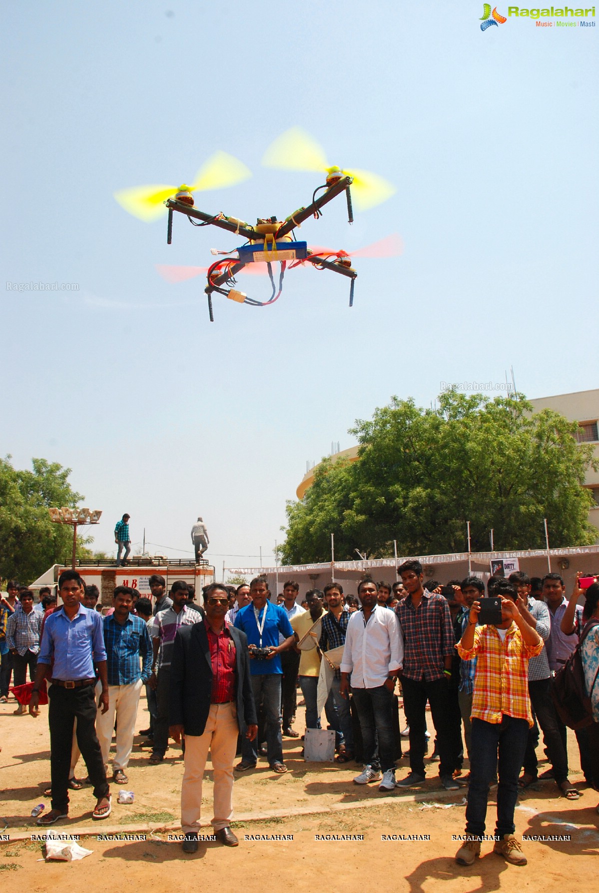 St. Peters Engineering Students Create flying Robo Bird 'Ornithopter'
