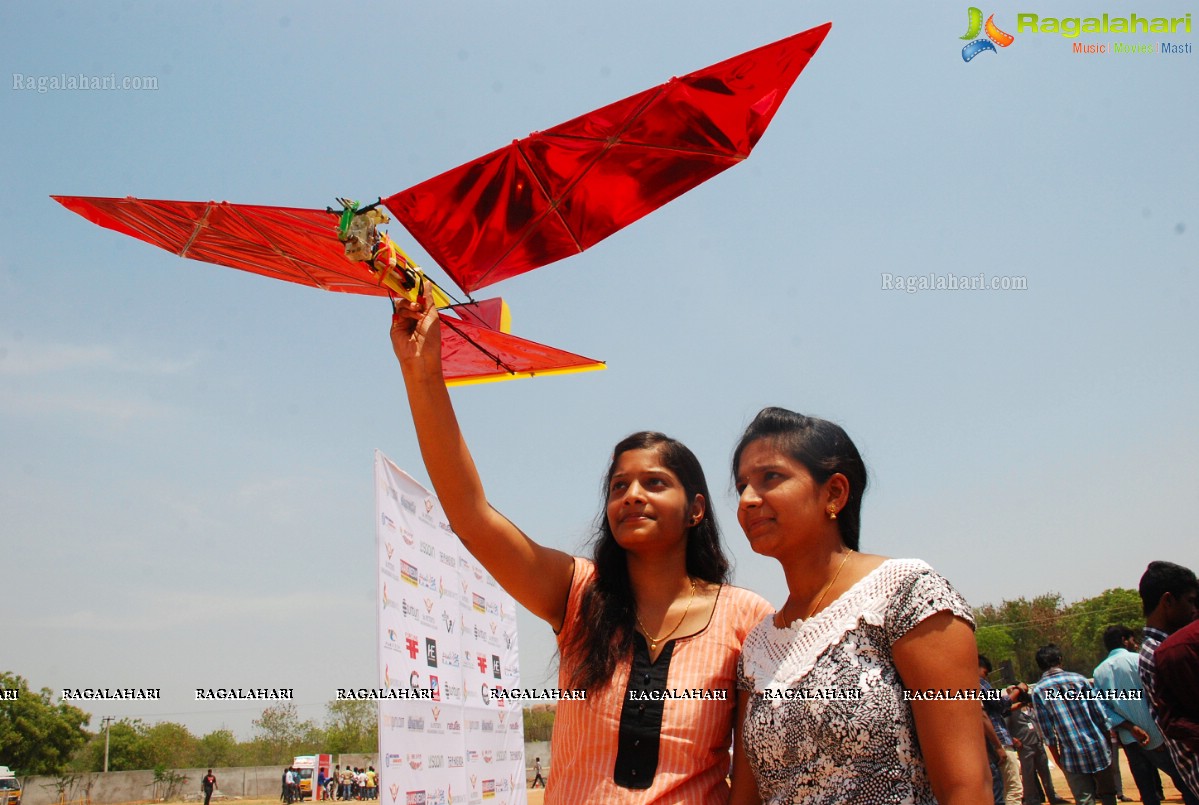 St. Peters Engineering Students Create flying Robo Bird 'Ornithopter'