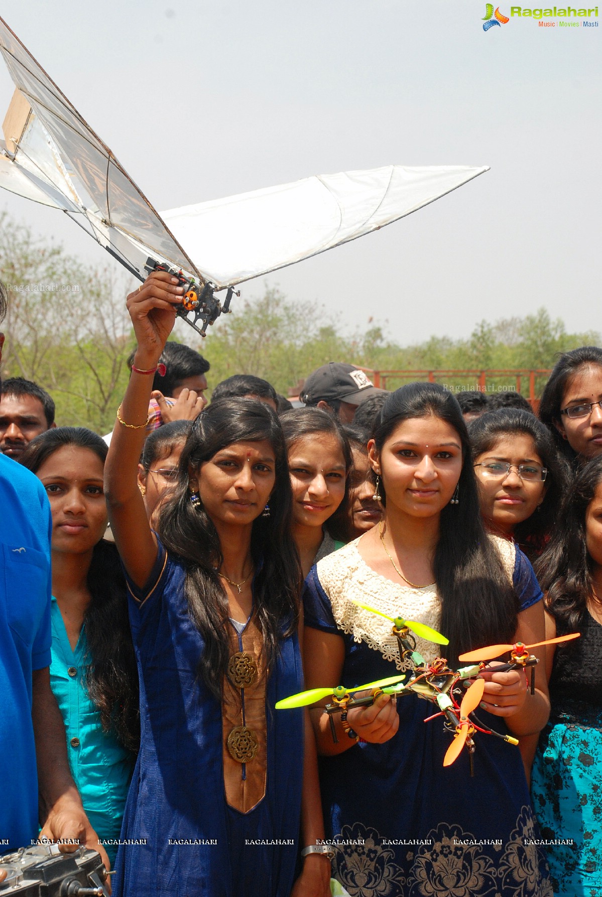 St. Peters Engineering Students Create flying Robo Bird 'Ornithopter'