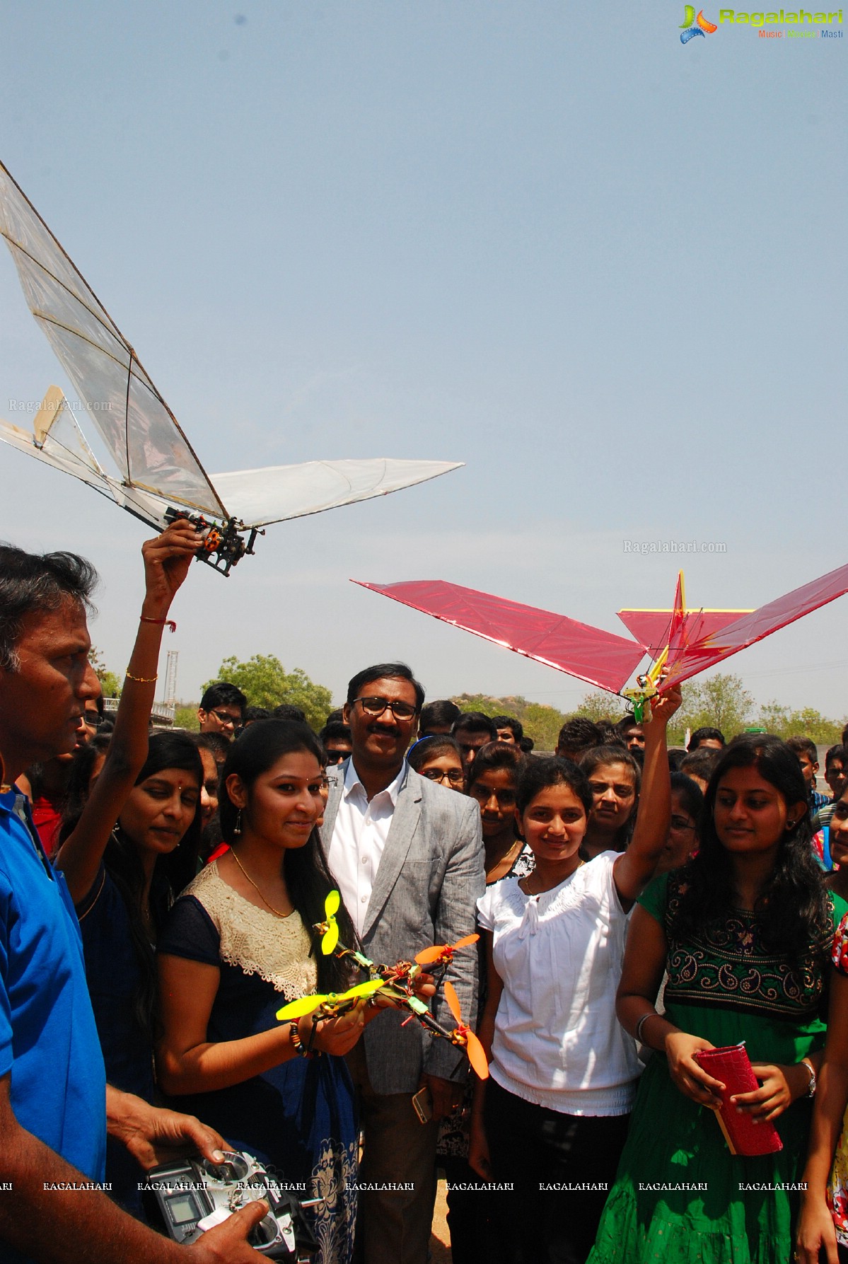 St. Peters Engineering Students Create flying Robo Bird 'Ornithopter'