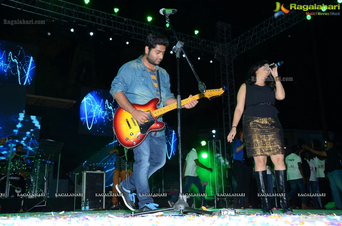 Arijit Singh Live In Concert - Shiznay 2K15 at TKR College