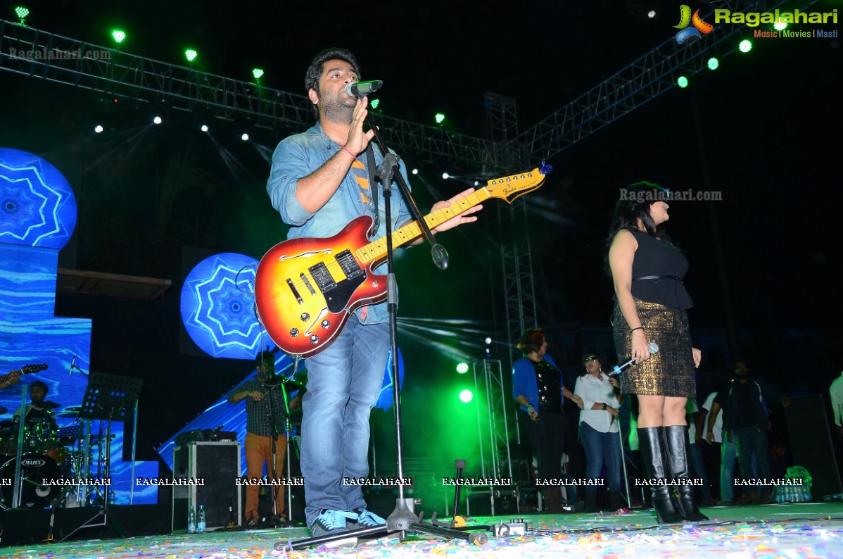 Arijit Singh Live In Concert - Shiznay 2K15 at TKR College