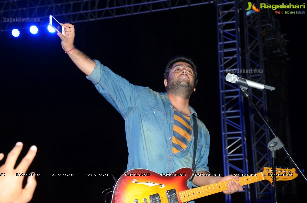 Arijit Singh Live In Concert - Shiznay 2K15 at TKR College