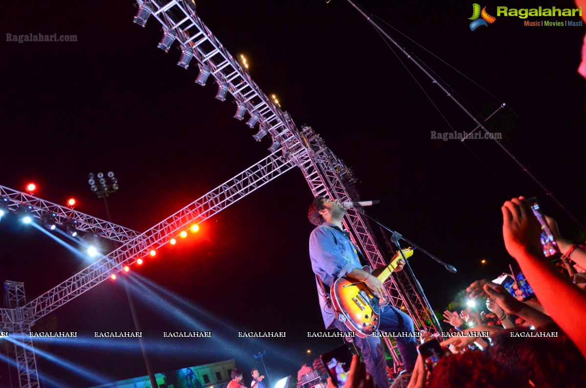 Arijit Singh Live In Concert - Shiznay 2K15 at TKR College