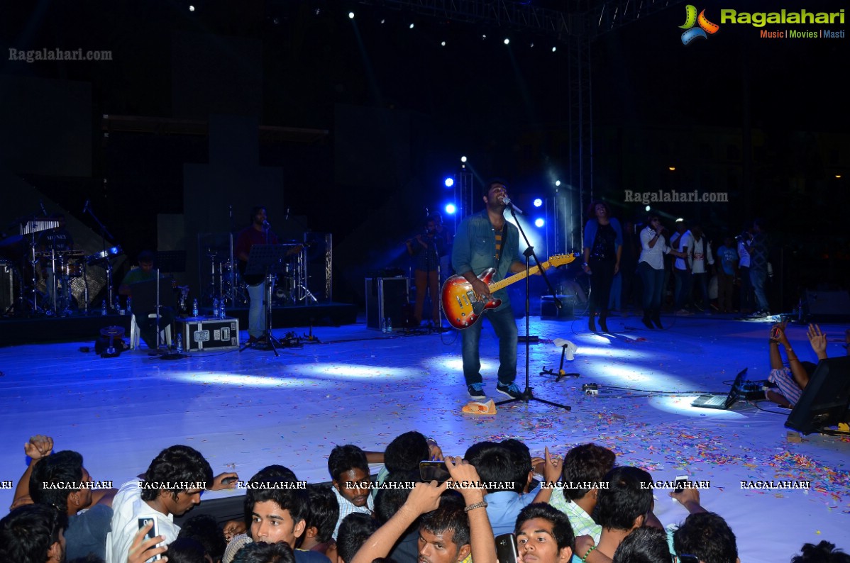 Arijit Singh Live In Concert - Shiznay 2K15 at TKR College