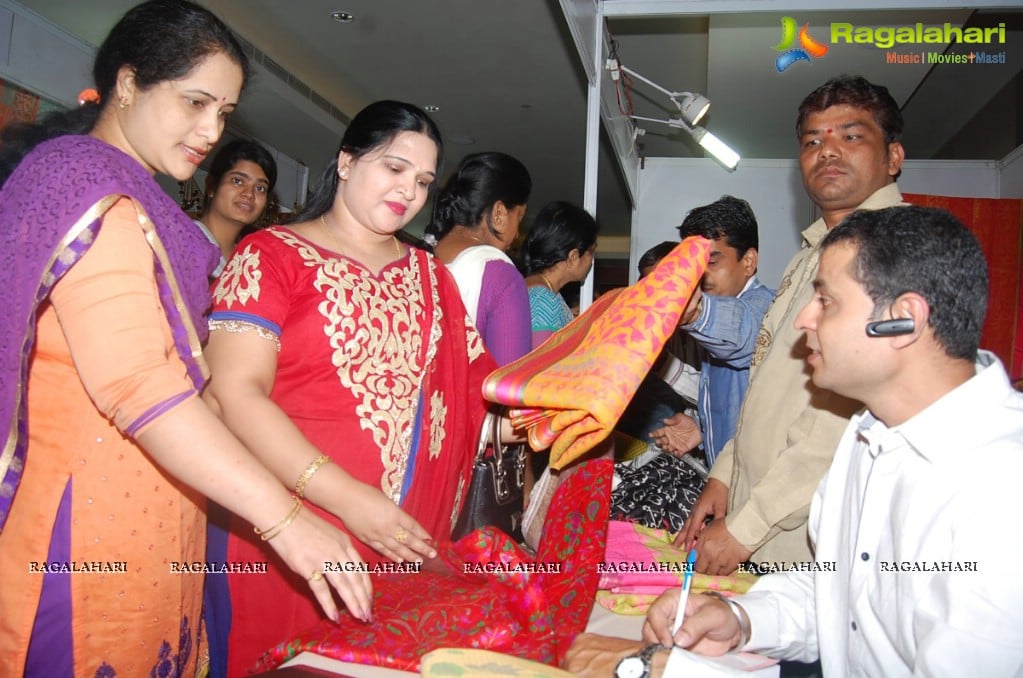 Former Miss Vizag Swetha Reddy inaugurated Trendz Summer Sutra 2015 at Vizag