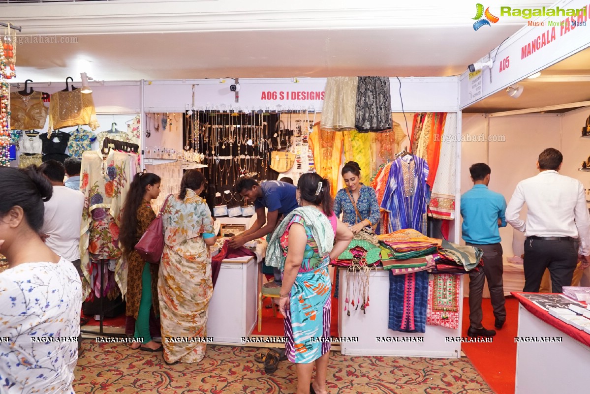 Sashi Nahata's Akritti Exhibition and Sale at Taj Krishna 