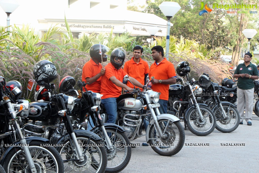 Shilpa Reddy flagged off & joined the Glaucoma Awareness Walk by L V Prasad Eye Institute