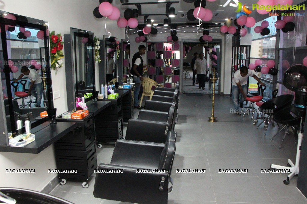 Lakme Salon Launch by Shamili Sounderajan at Madhapur, Hyderabad