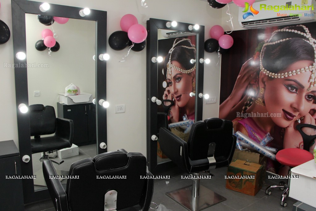 Lakme Salon Launch by Shamili Sounderajan at Madhapur, Hyderabad