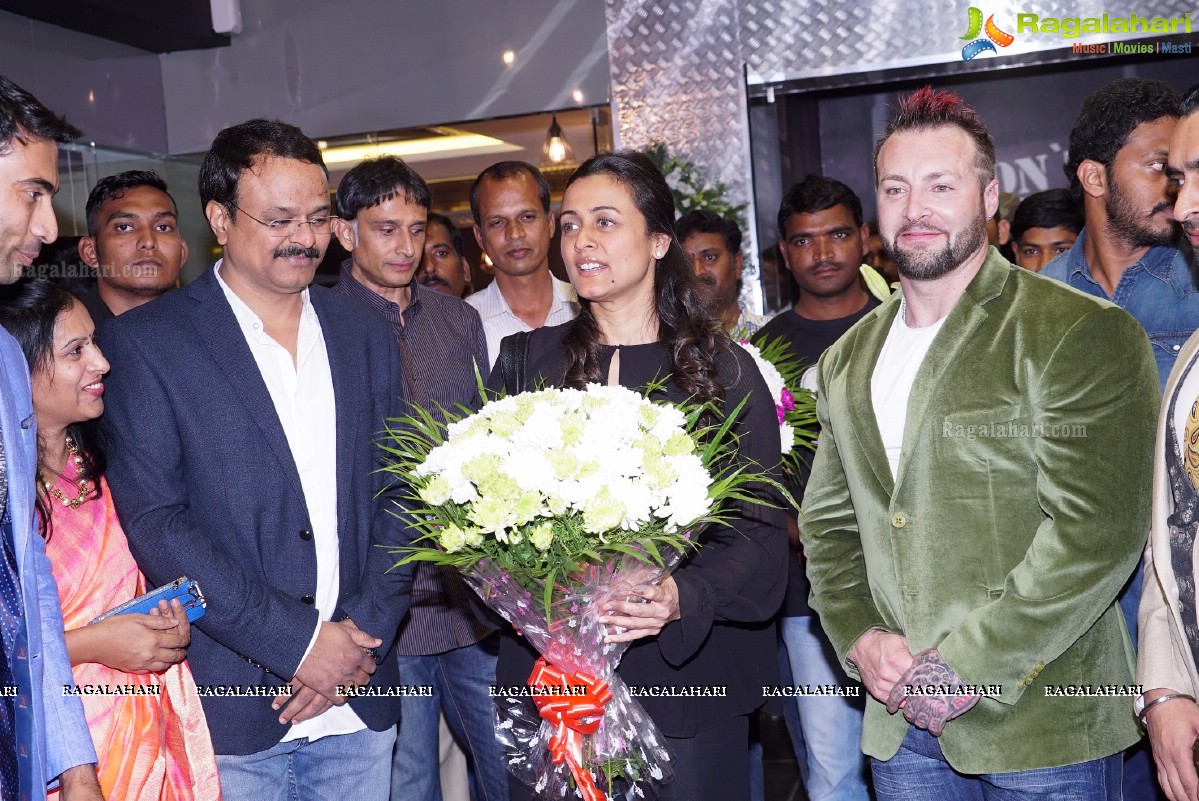 Namrata Shirodkar launches Kris Gethin's Gym, Hyderabad