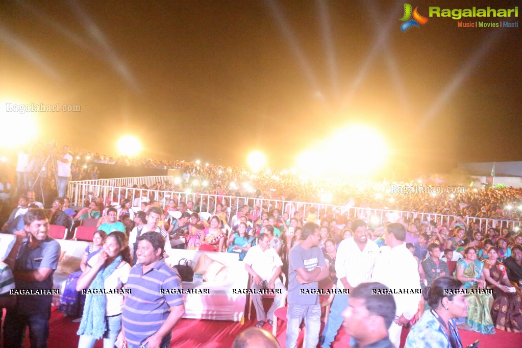 Ram Charan at Malla Reddy College Of Engineering and Technology Annual Fest 2016, Hyderabad