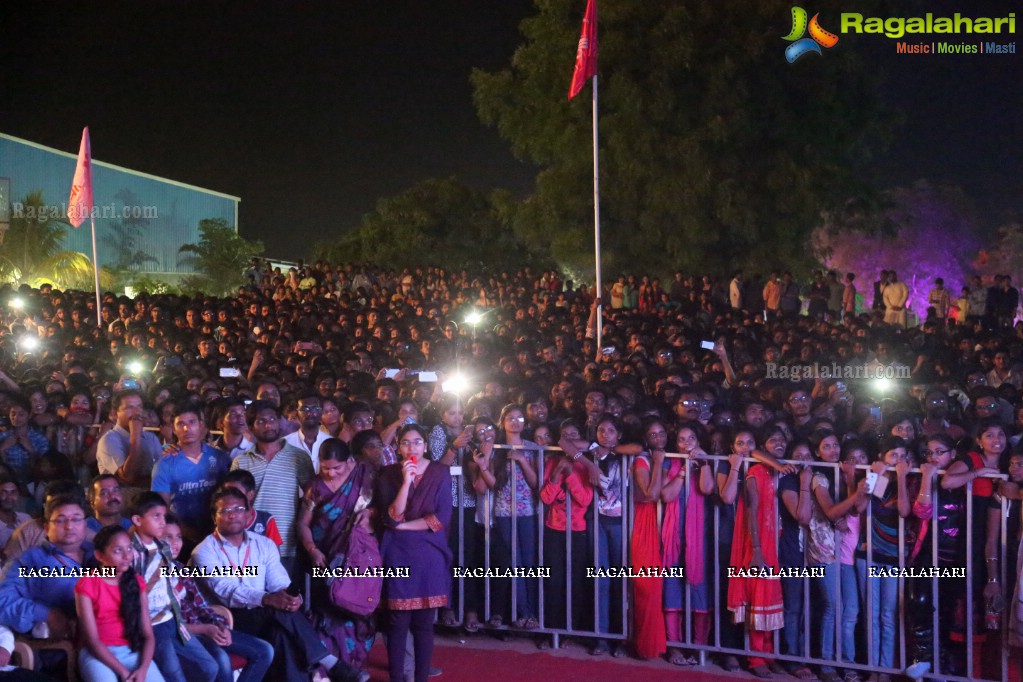 Ram Charan at Malla Reddy College Of Engineering and Technology Annual Fest 2016, Hyderabad