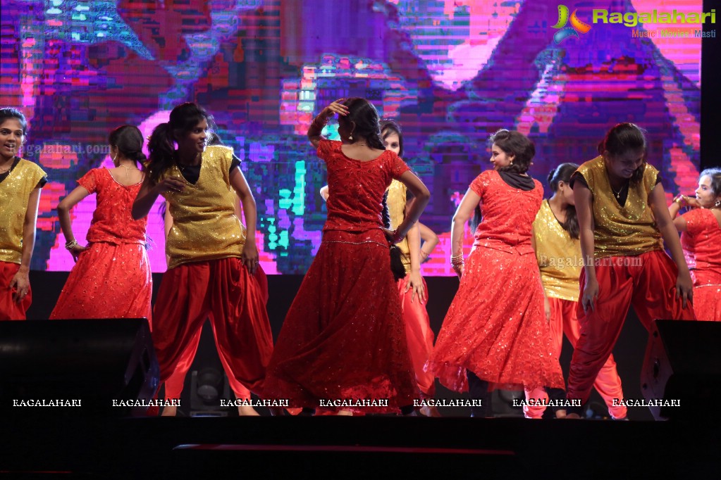 Ram Charan at Malla Reddy College Of Engineering and Technology Annual Fest 2016, Hyderabad