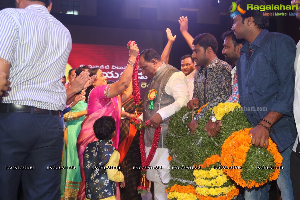 Ram Charan at Malla Reddy College Of Engineering and Technology Annual Fest 2016, Hyderabad