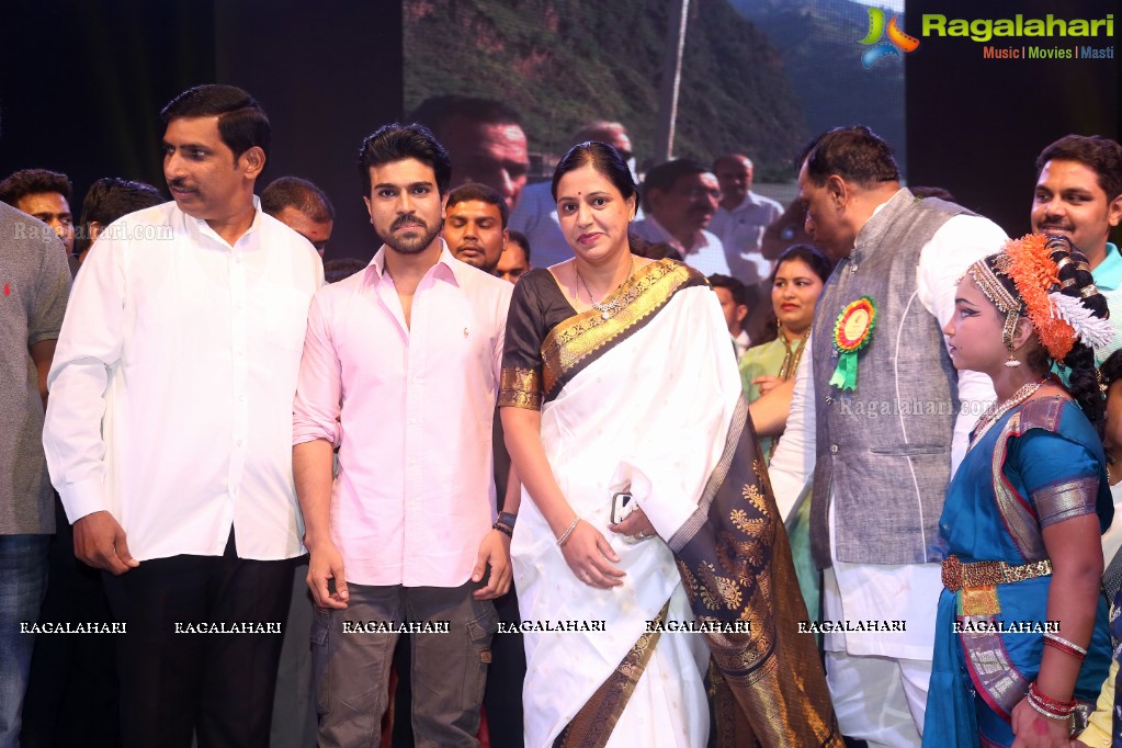 Ram Charan at Malla Reddy College Of Engineering and Technology Annual Fest 2016, Hyderabad