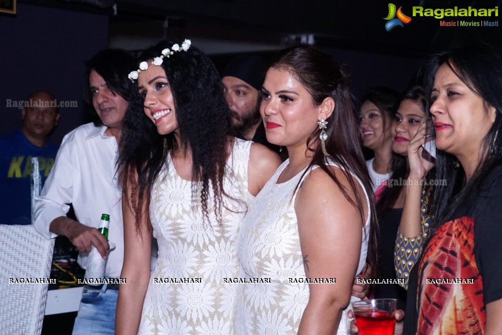 Sadhna and Poonam Birthday Bash at Vertigo-The High Life, Hyderabad