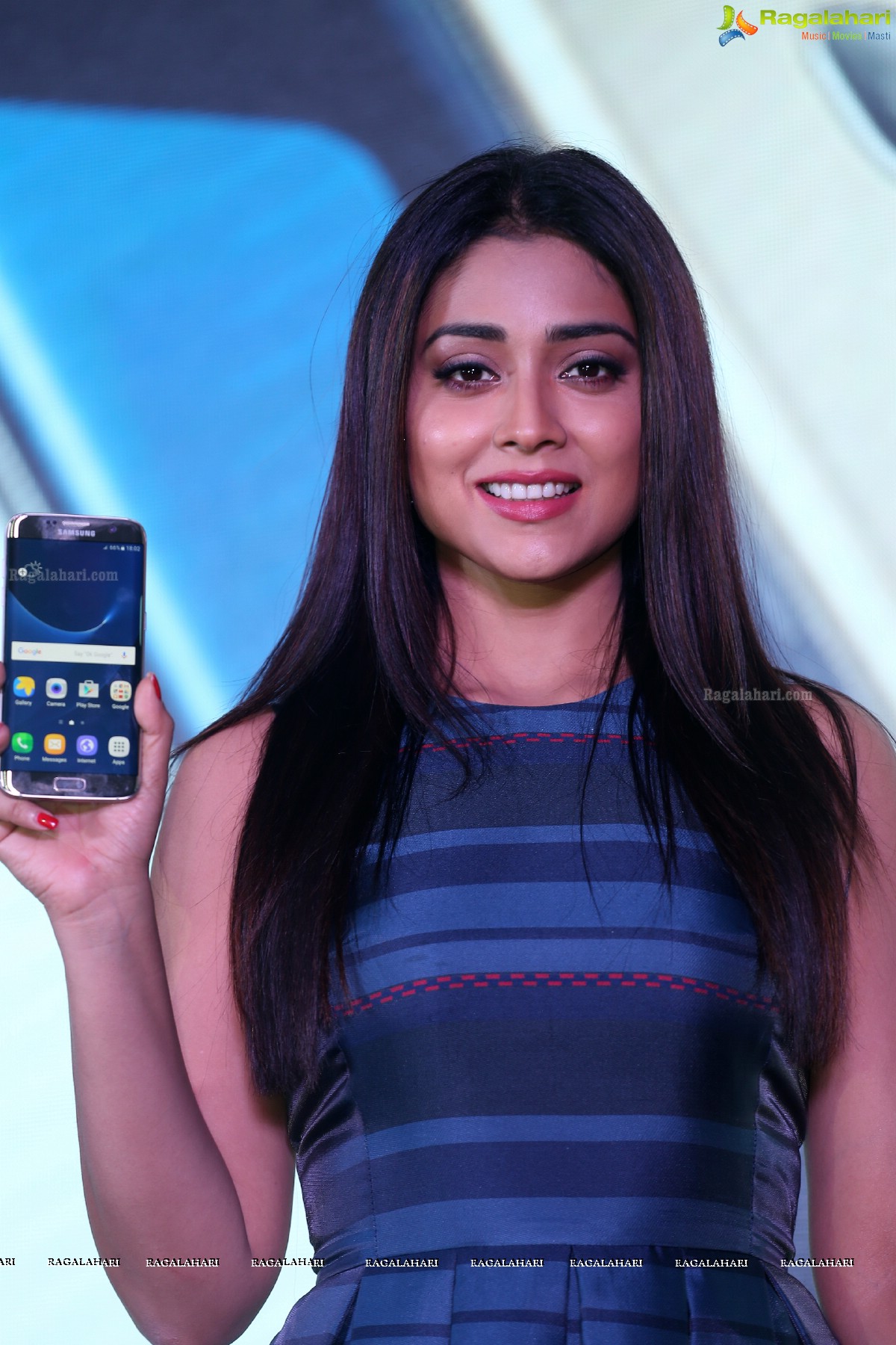 Shriya Saran launches Samsung S7  in Hyderabad