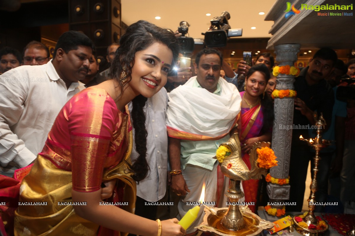 Anupama Parameswaran inaugurates VRK Silks at Ameerpet, Hyderabad