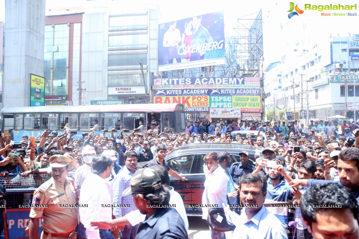 Anupama Parameswaran inaugurates VRK Silks at Ameerpet, Hyderabad