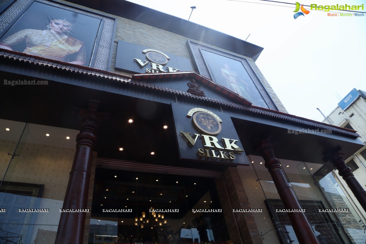 Anupama Parameswaran inaugurates VRK Silks at Ameerpet, Hyderabad