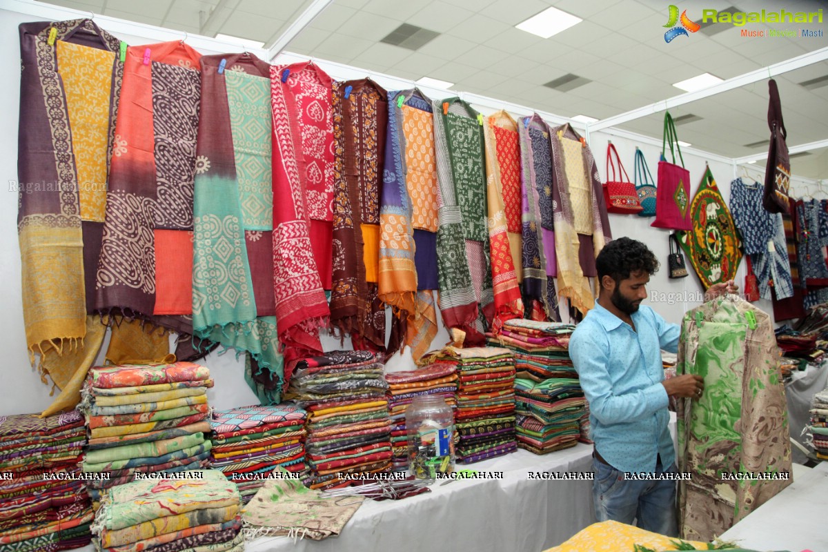 Ashmita and Karunya Chowdary launches Handloom Expo at Kalinga Cultural Trust Hall, Hyderabad