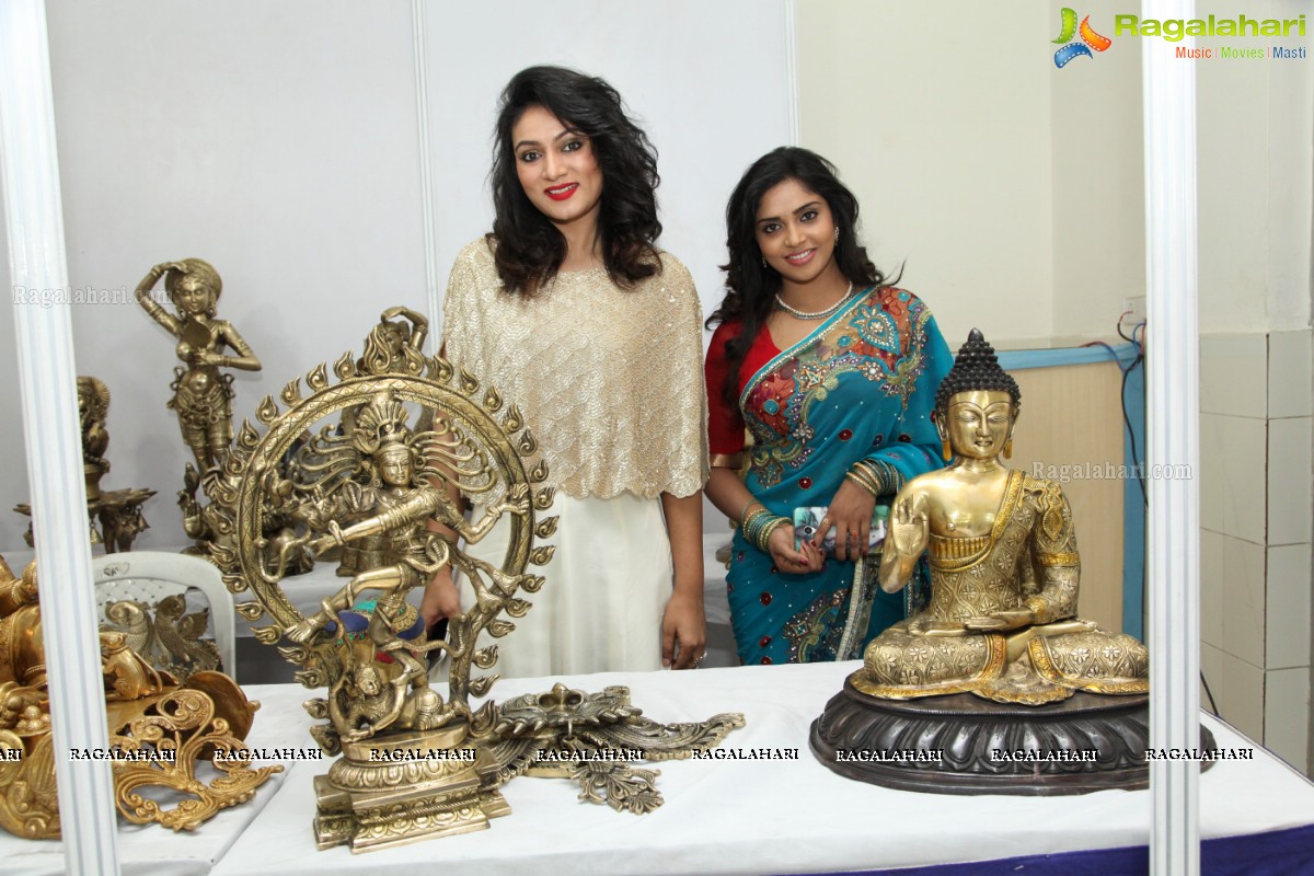 Ashmita and Karunya Chowdary launches Handloom Expo at Kalinga Cultural Trust Hall, Hyderabad