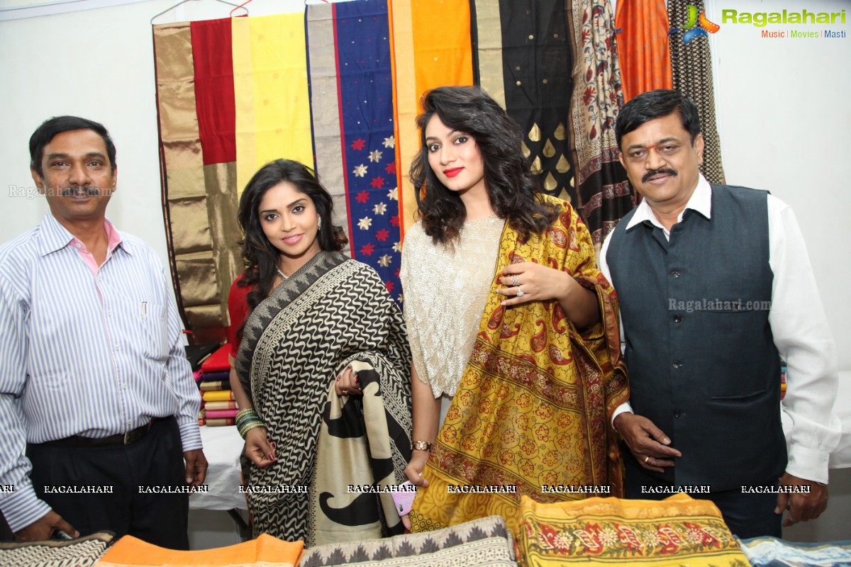 Ashmita and Karunya Chowdary launches Handloom Expo at Kalinga Cultural Trust Hall, Hyderabad