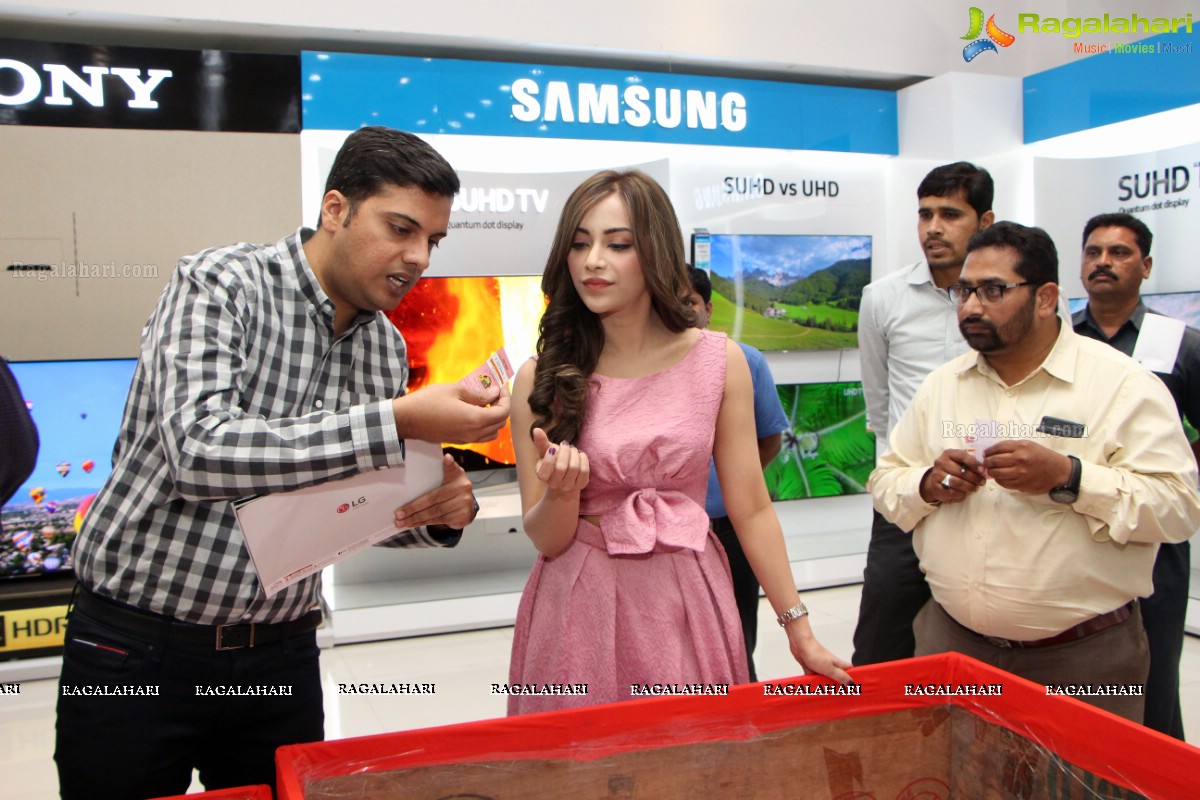 Angela Krislinzki announces winner of Bajaj Electronics Gold Hungama at Forum Mall, Hyderabad