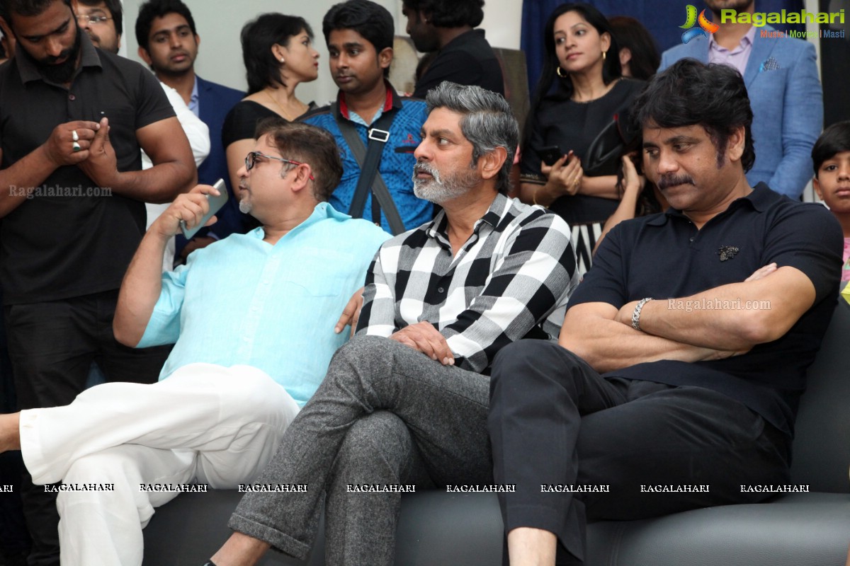 Akkineni Nagarjuna inaugurates Colossal Abstracts by Bharat Thakur at Gallery Space, Banjara Hills, Hyderabad