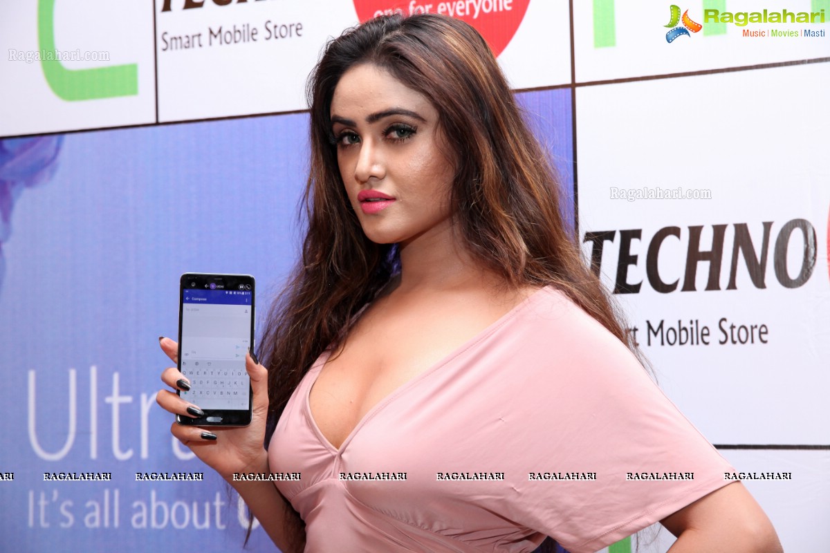 HTC U Ultra Smart Phone Launch by Technovision Smart Mobile Stores at Hotel Marigold, Hyderabad