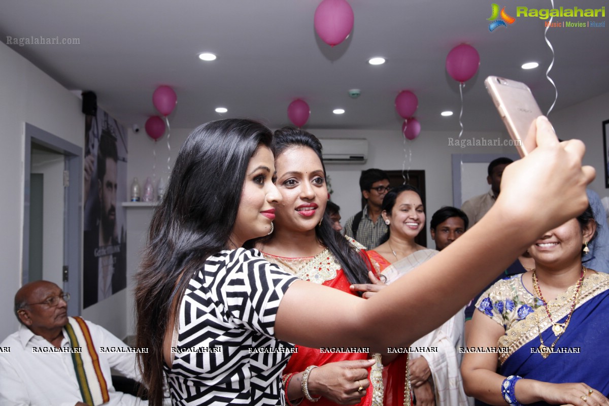 Suma Kanakala and Manali Rathod launches The Makeover Studio at Bhavyas Tulasi Vanam, Kukatpally, Hyderabad