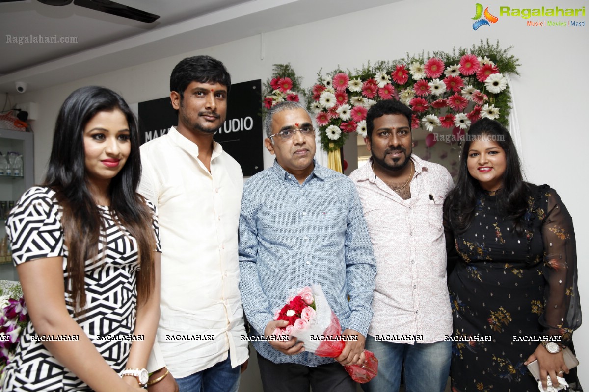 Suma Kanakala and Manali Rathod launches The Makeover Studio at Bhavyas Tulasi Vanam, Kukatpally, Hyderabad