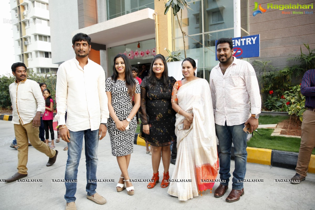 Suma Kanakala and Manali Rathod launches The Makeover Studio at Bhavyas Tulasi Vanam, Kukatpally, Hyderabad