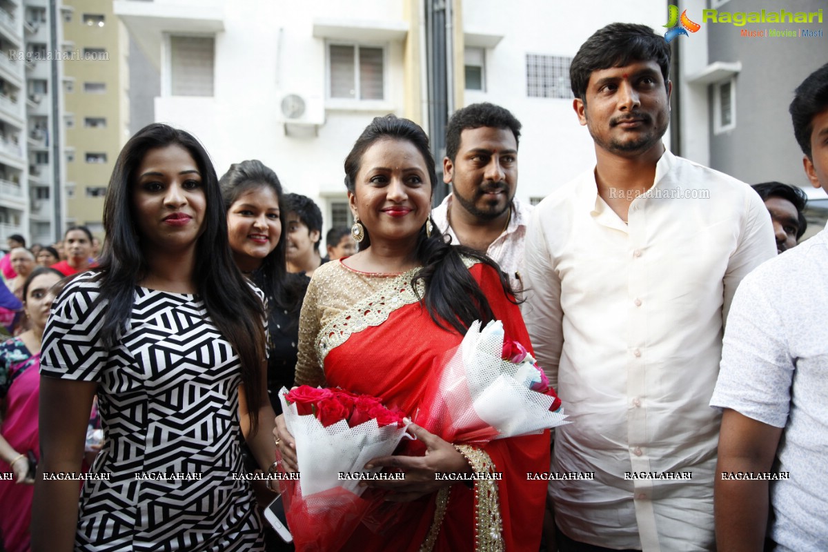 Suma Kanakala and Manali Rathod launches The Makeover Studio at Bhavyas Tulasi Vanam, Kukatpally, Hyderabad